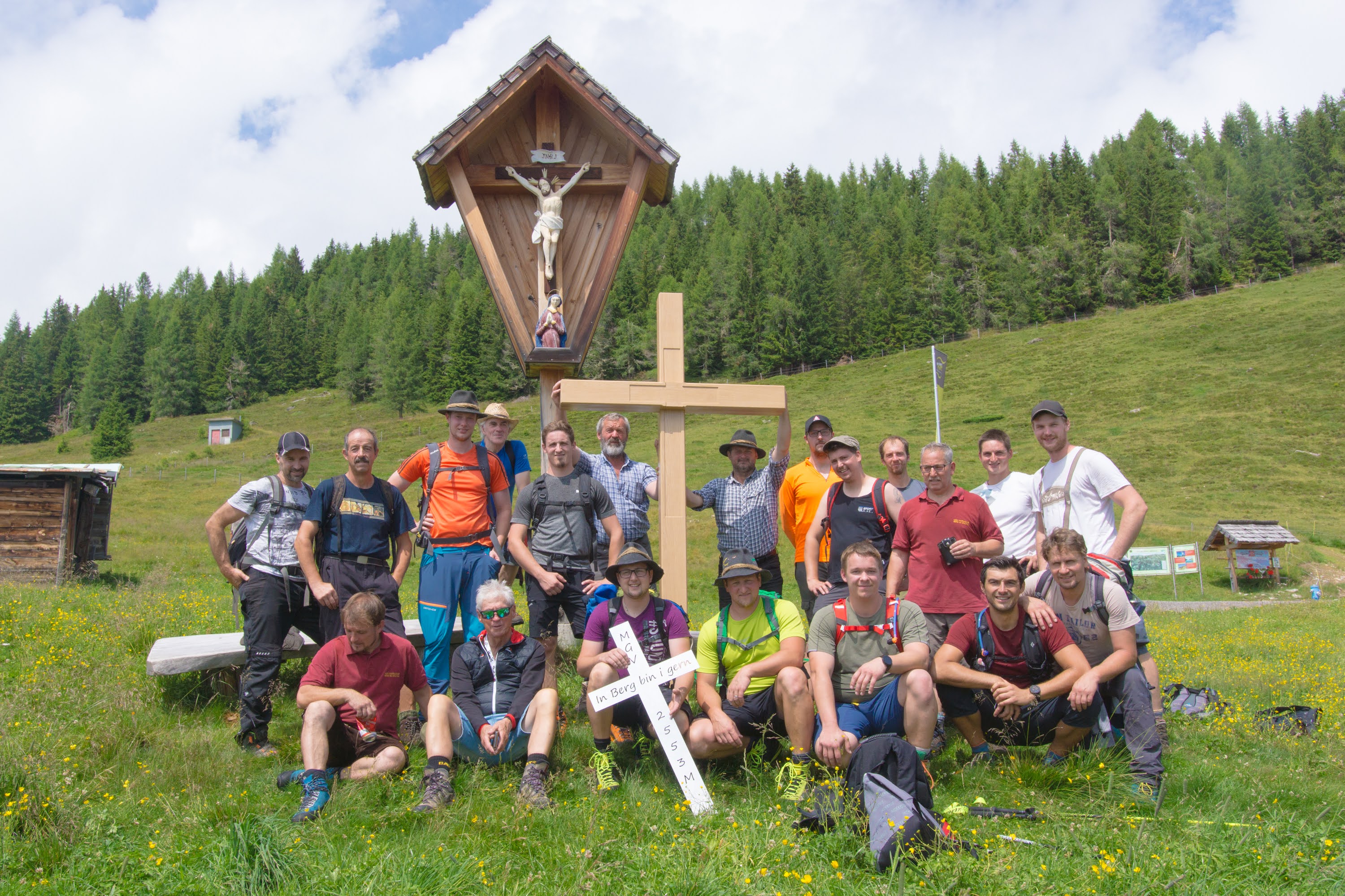 Unser Kreuz am höchsten Punkt von Berg